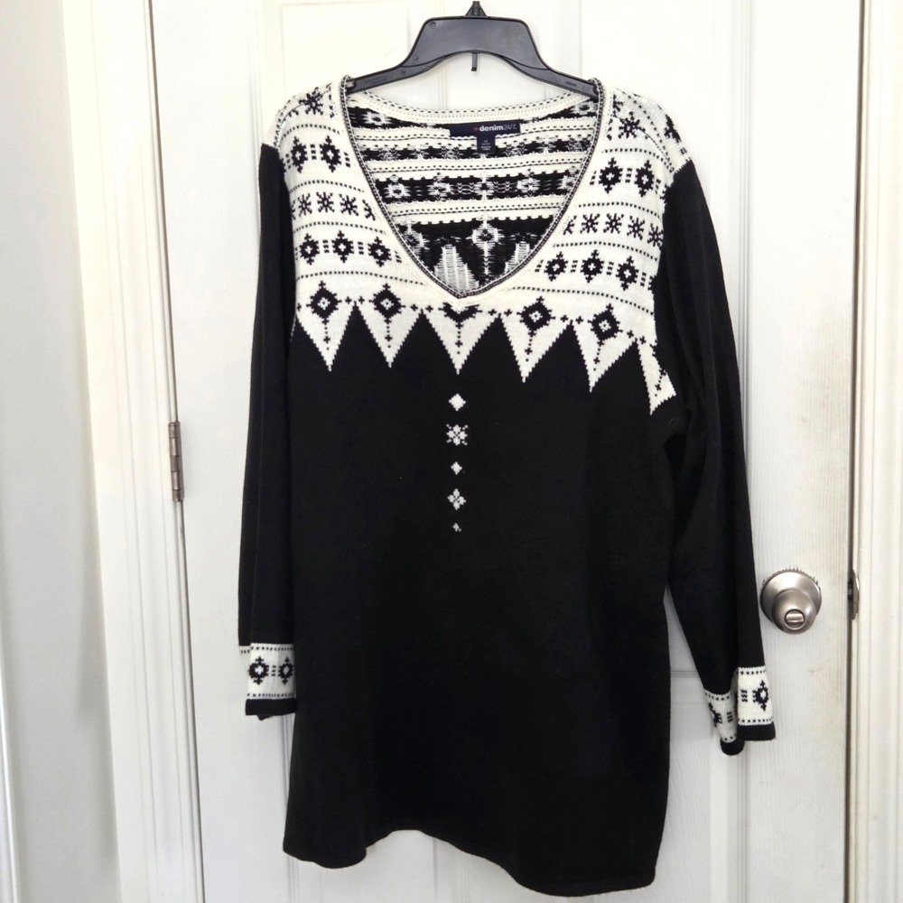 DENIM 24/7  Size 1X  22-24 Black White Snowflake‎ Trim Knit Sweater Tunic Top